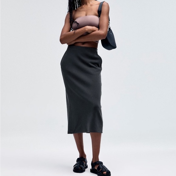 lululemon athletica Dresses & Skirts - Lululemon Softstreme High-Rise Midi Skirt, Black, size 14